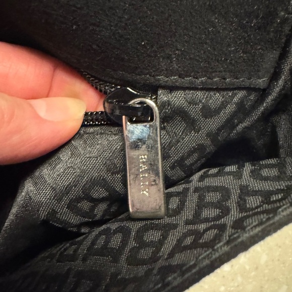 Bally Suede and Patent Leather Shoulder bag - Picture 4 of 8